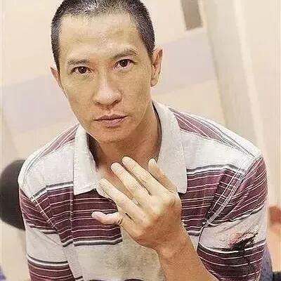 给港圈“雄竞”跪了！冰球突破网站简直要(图11)